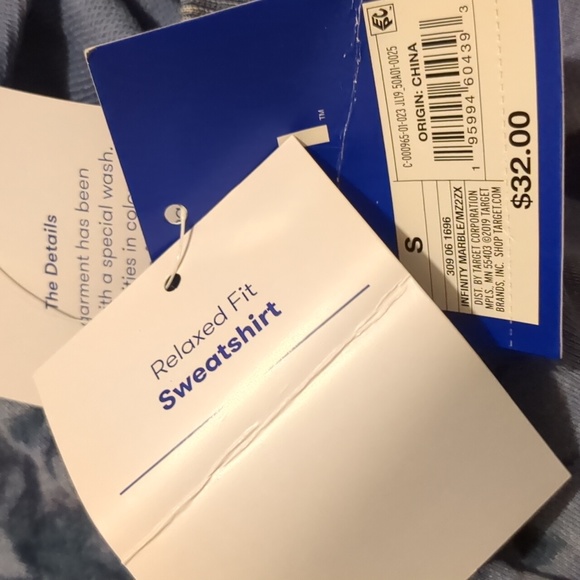 Women's NWT Joy Lab Relaxed Fit Sweatshirt - Picture 12 of 16